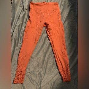 Gorgeous peach colored Victoria’s Secret leggings workout like new